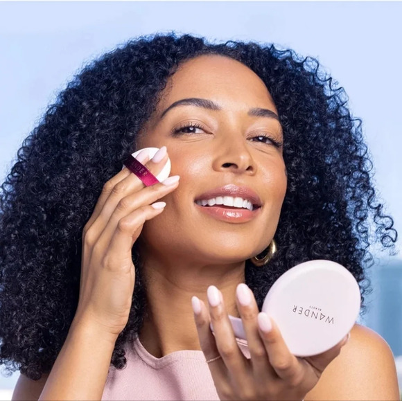 Wander Beauty Wanderlust Powder Foundation: Light (Light w/Warm Undertones), NIB - Picture 5 of 6